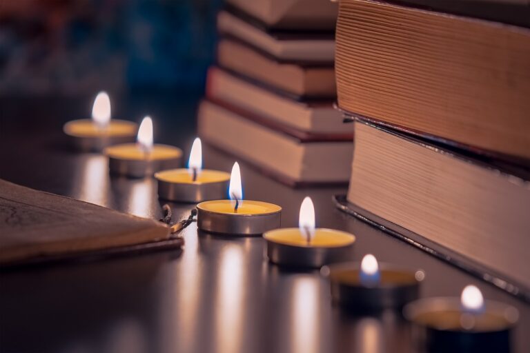 Κεριά σόγιας Candlelab - H καλύτερη συντροφιά ενός βιβλιοφάγου