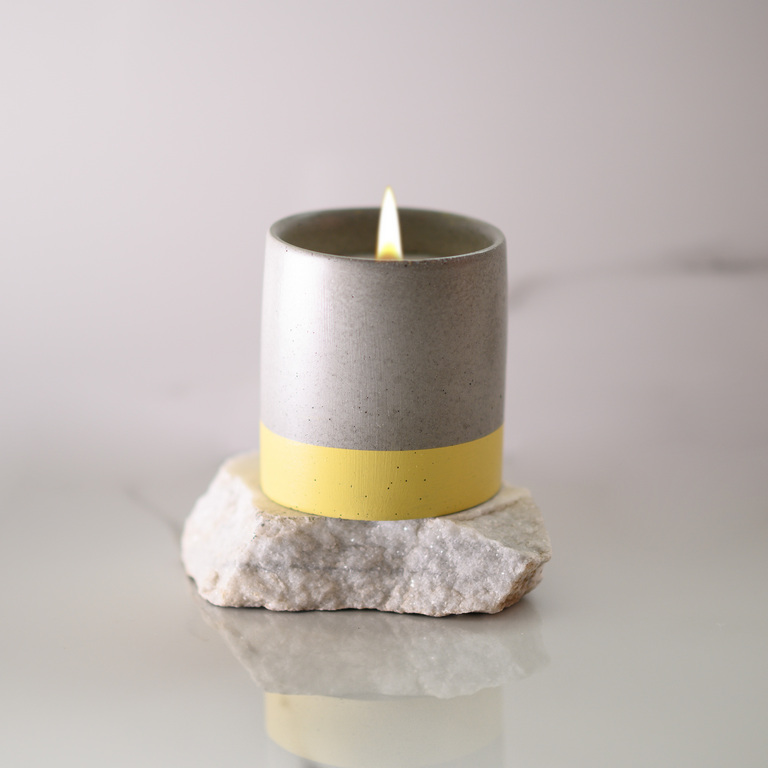 Αρωματικό κερί σόγιας σε τσιμεντένιο δοχείο - Κίτρινο